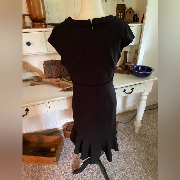 DKNY - Picture 2 of 3